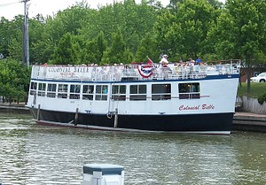 800px-Erie_Canal_Cruise_-_Colonial_Belle.jpg