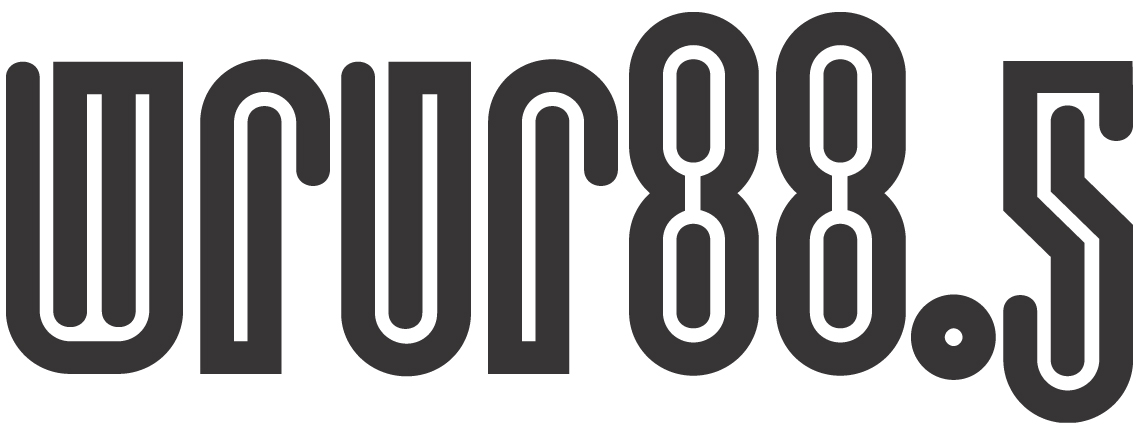 WRUR Logo.jpg